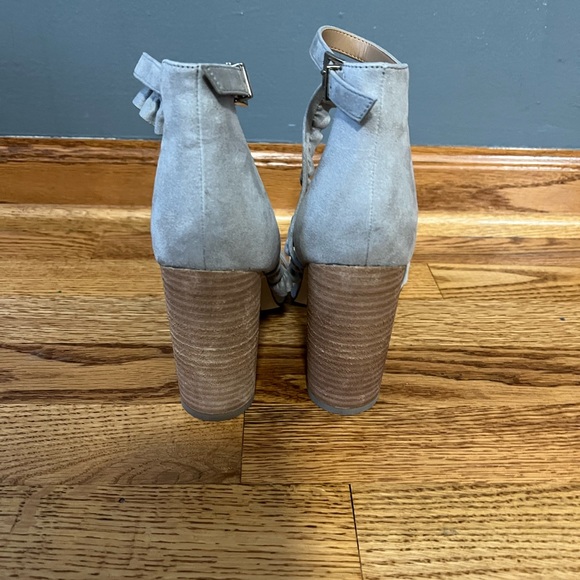 Cute & functional heels - Picture 3 of 3